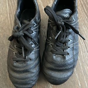 Dream pairs boys soccer or football cleats size 13